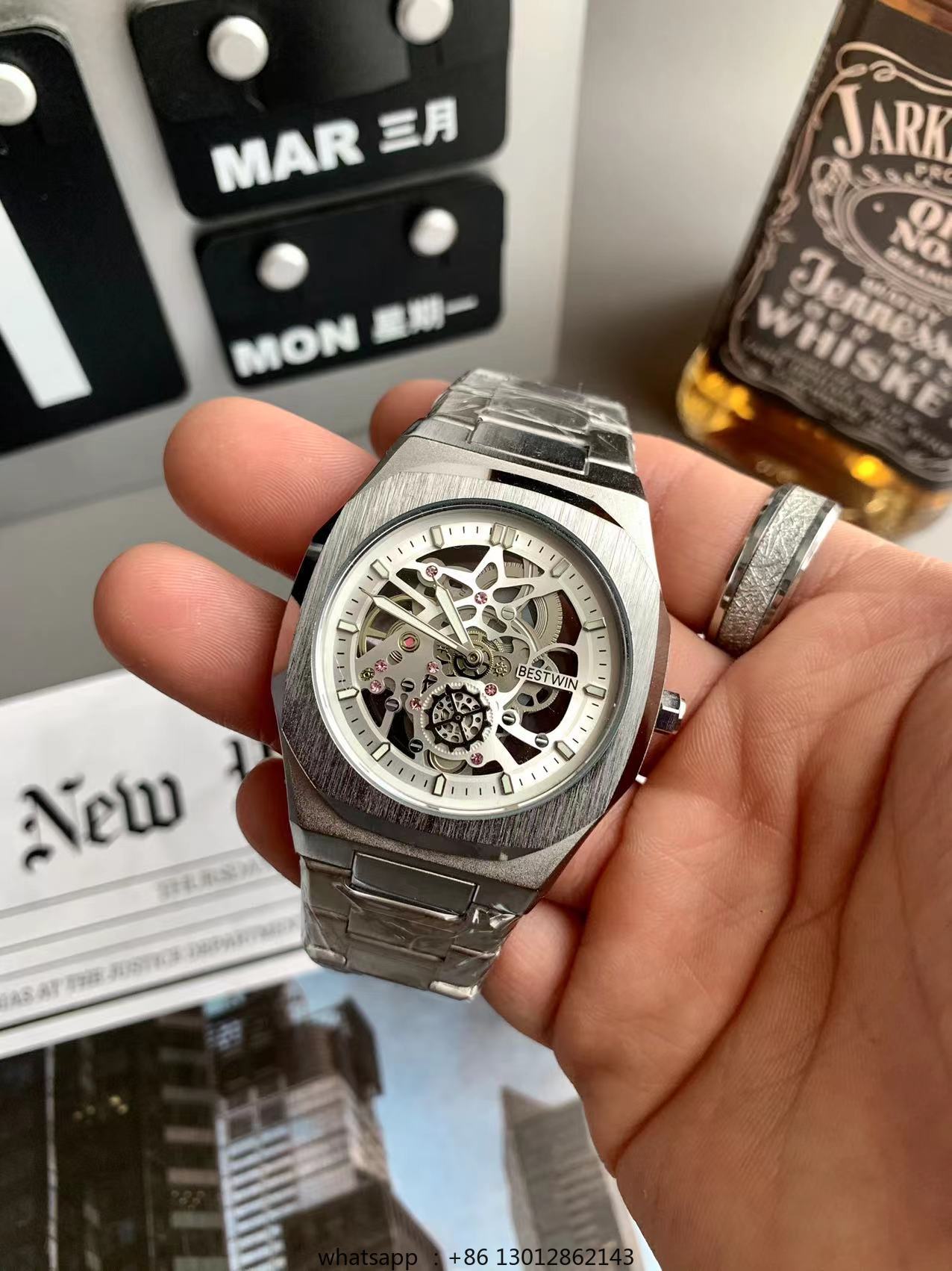 Luxury Watch Gold - Tira de aço impermeável personalizado oco